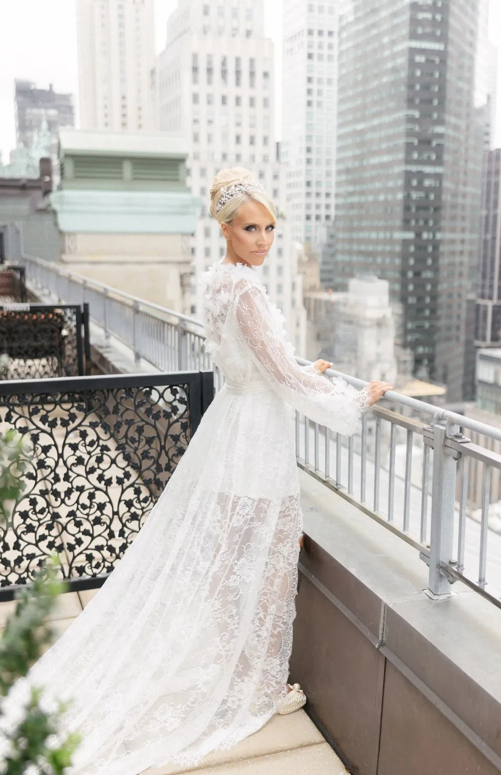 luxury  long bridal robe lace with butterflies